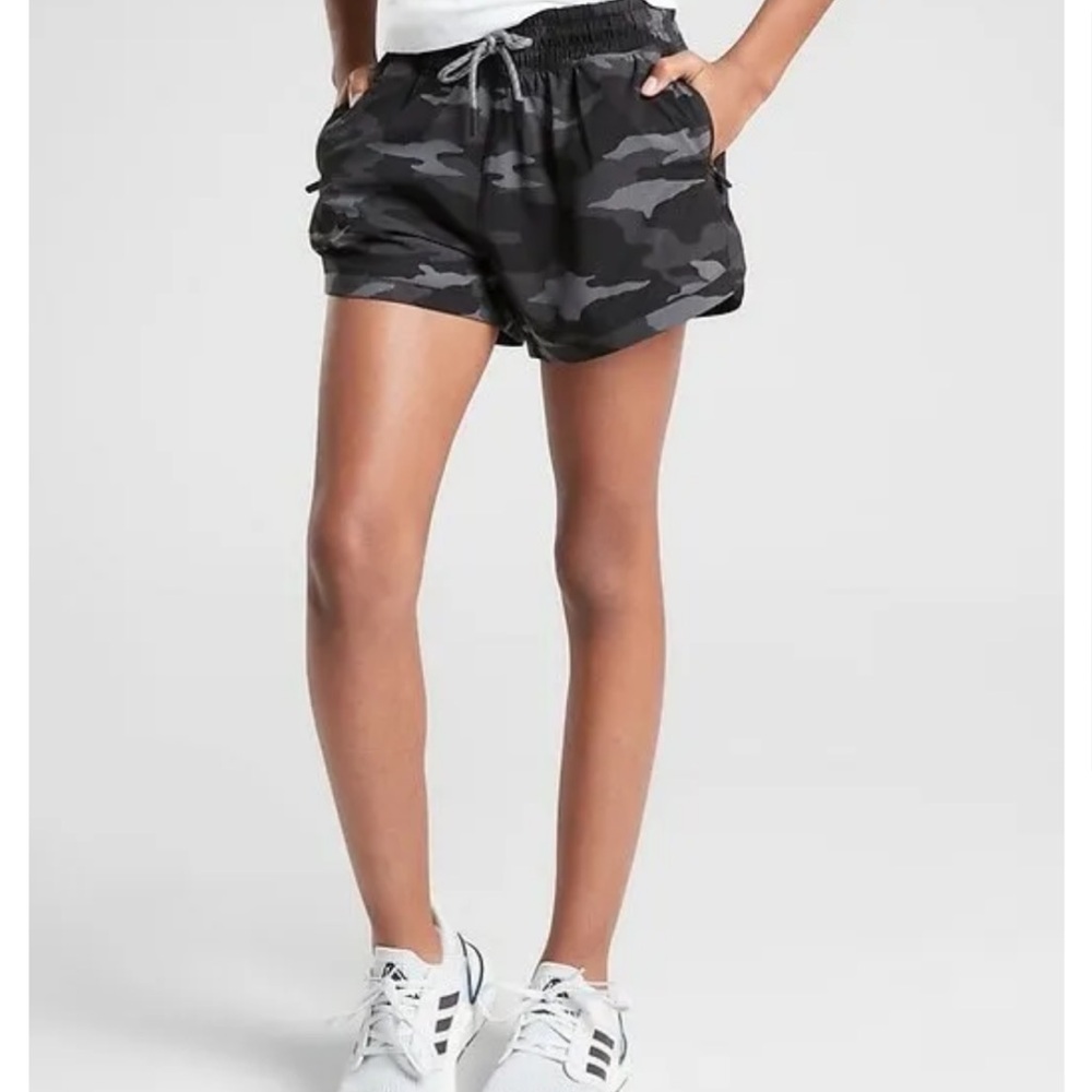 ❤️ Athleta Girl All Play 3" Black Camo Camouflage Shorts Size 8/10 Medium